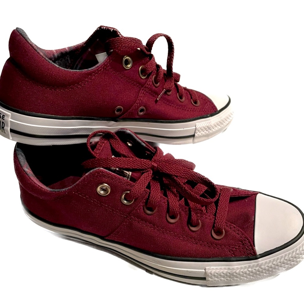 Women’s Converse in Maroon Size 9 - Brand New Never Worn Without Tags